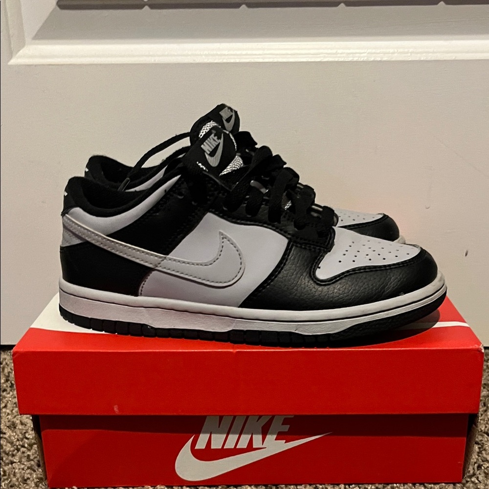 Nike Black and grey Low-Top Sneakers with reflective Nike sign